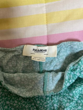 Falda pantalón corta floral verde .