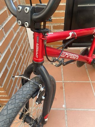 Bicicleta BMX B'Twin Roja Infantil
