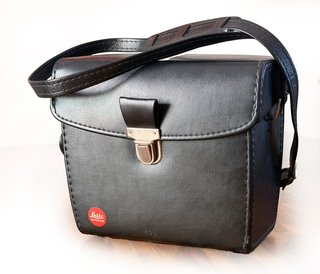 Borsa Leitz Leica in pelle nera bauletto