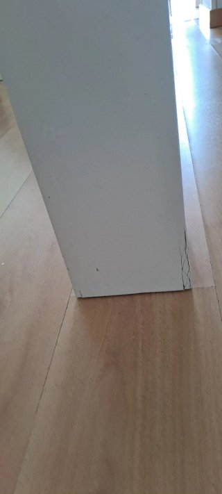 Mesa de cristal y metal moderna