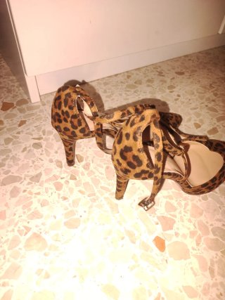 Zapatos de tacón Lefties estampado leopardo talla
