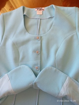 Traje de verano azul turquesa
