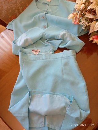 Traje de verano azul turquesa