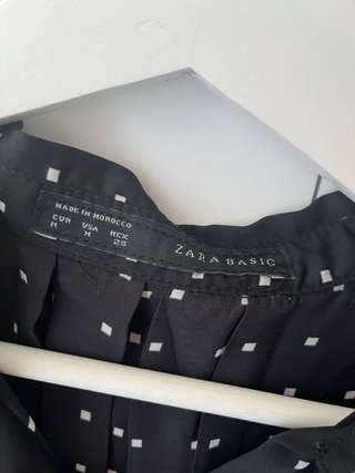 Blusa Zara sin mangas lunares