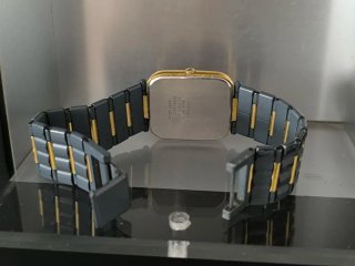 Reloj Seiko Quartz Dorado y Negro