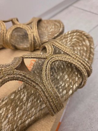 Sandalias Castañer doradas