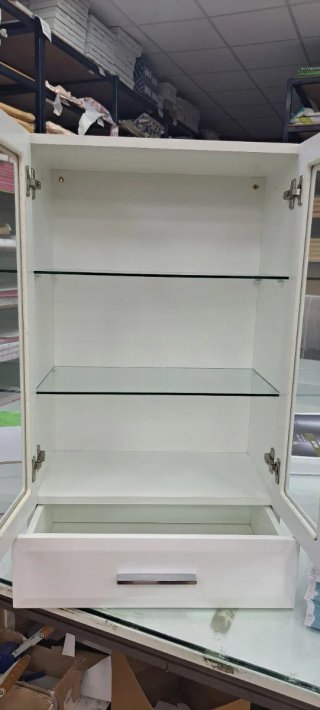 Mueble auxiliar baño blanco y cristal