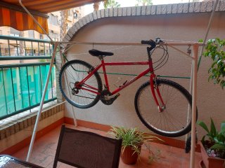 Bicicleta de montaña roja