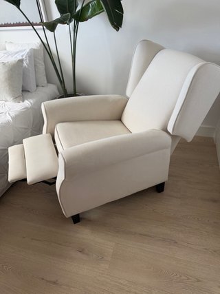 Sillón orejero reclinable manual beige