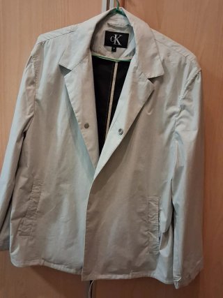 Cazadora Calvin Klein caballero gris claro. T : M.