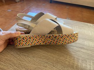 Sandalias Carolina Boix Beige Multicolor