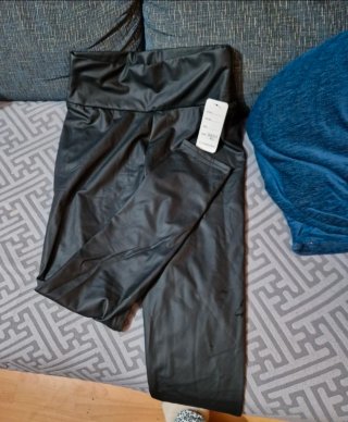 Pantalones efecto piel negros talla Xs