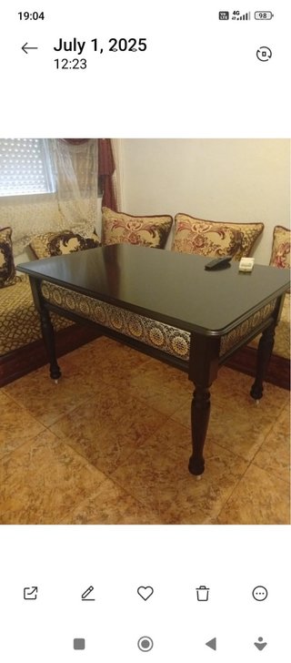 Mesa de madera negra con detalles 607398243