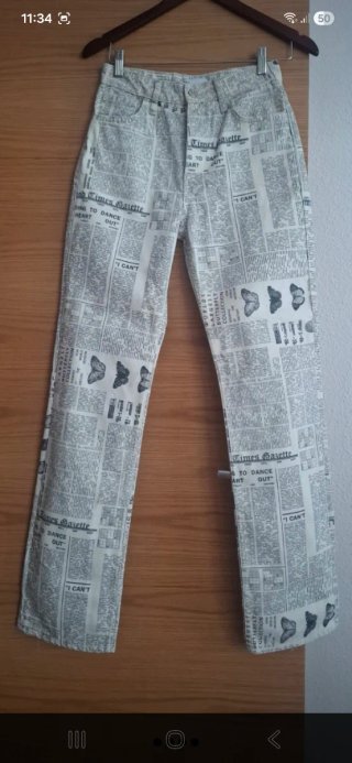 Pantalones Zara Newspaper Print