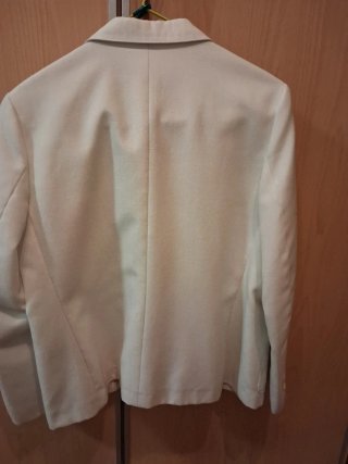 Americana beige hecha a medida . Talla 42 .