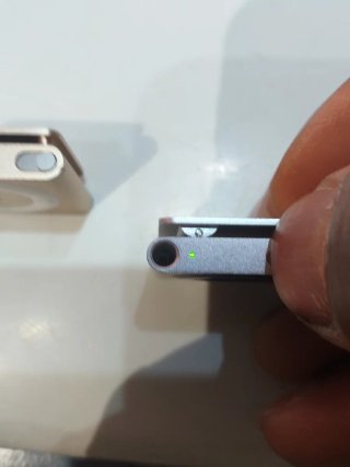 2 Apple iPod Shuffle 4G con Cargador
