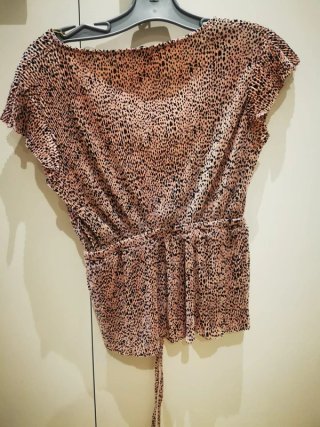 Blusa Stradivarius estampado animal print