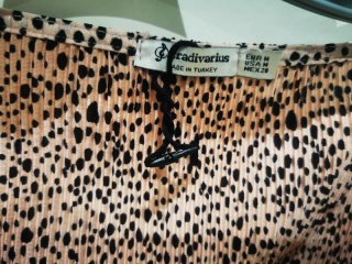 Blusa Stradivarius estampado animal print