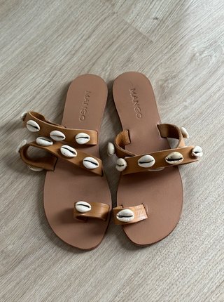 Sandalias planas con conchas de Mango (talla 37)