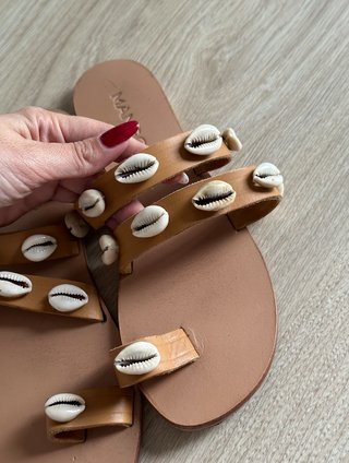 Sandalias planas con conchas de Mango (talla 37)