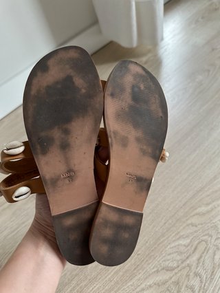 Sandalias planas con conchas de Mango (talla 37)