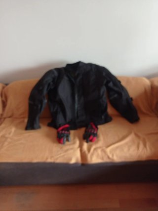 Traje de moto completo negro y rojo