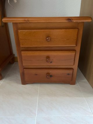 Comodini in legno massello con 3 cassetti