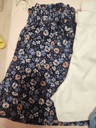 Lote 3 pantalones cortos y falda T.11-12