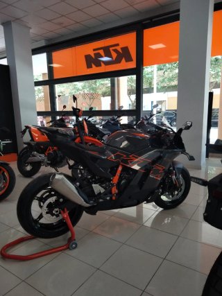 KTM RC 990 Negra y Naranja
