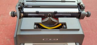 Máquina de escribir Olivetti Linea 98