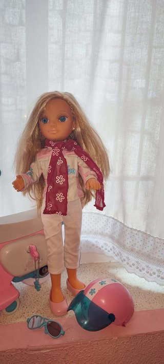 Nancy con moto rosa y accesorios