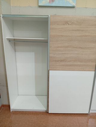 Armario modular blanco y madera