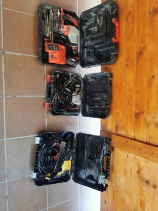 Taladro percutor Milwaukee y cargador