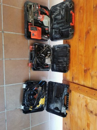 Taladro percutor Milwaukee y cargador