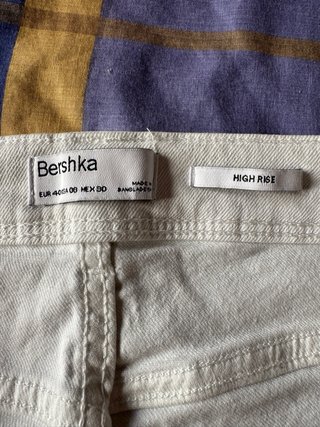 Pantalón Bershka blanco desgastado