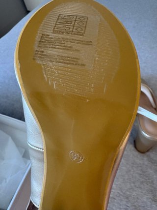 Sandalias doradas sin estrenar Talla 39