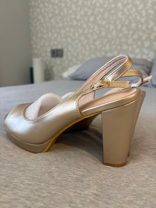 Sandalias doradas sin estrenar Talla 39