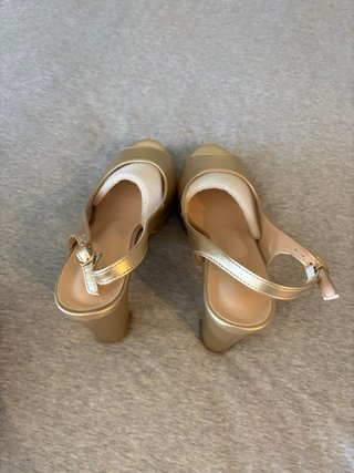 Sandalias doradas sin estrenar Talla 39