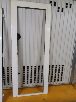 Puerta de aluminio con cristal
