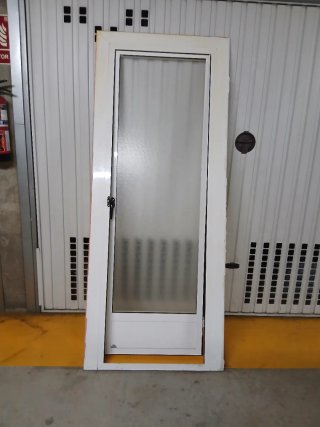 Puerta de aluminio con cristal