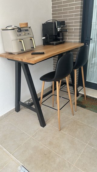 Mesa alta cocina con 2 taburetes