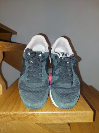 Zapatillas Xti Negras y Rosas