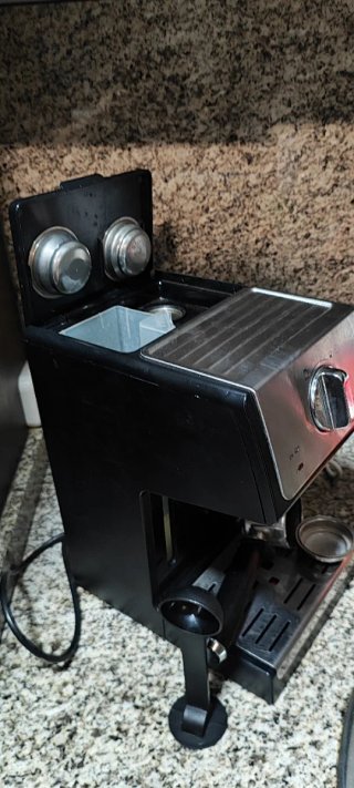 Cafetera Delonghi y Moledora Taurus
