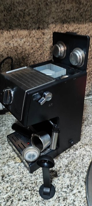Cafetera Delonghi y Moledora Taurus