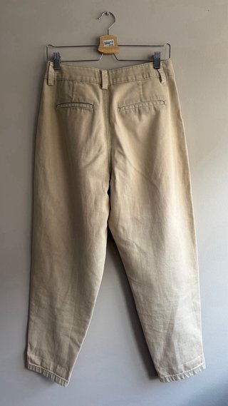Pantalón beige de pinzas