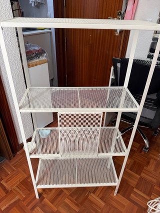 Estantería metálica blanca