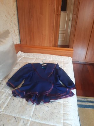 Traje azul marino con falda