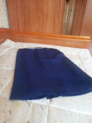 Traje azul marino con falda