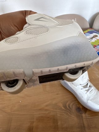 Zapatillas con rueda blancas numero31