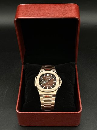 Reloj Automático Oro Rosa tipo nautilus open heart